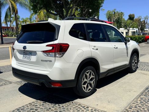 Used 2023 Subaru Forester Premium AWD/4WD image 5