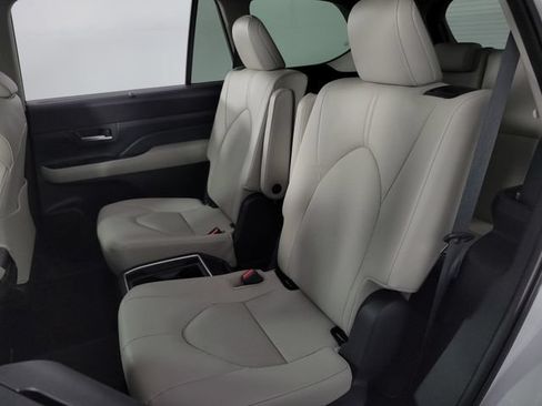 Used 2025 Toyota Grand Highlander FWD image 18