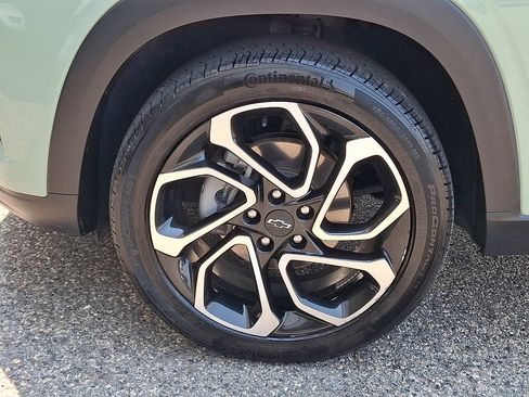 Used 2024 Chevrolet Trax RS w/ Sunroof Package FWD image 11