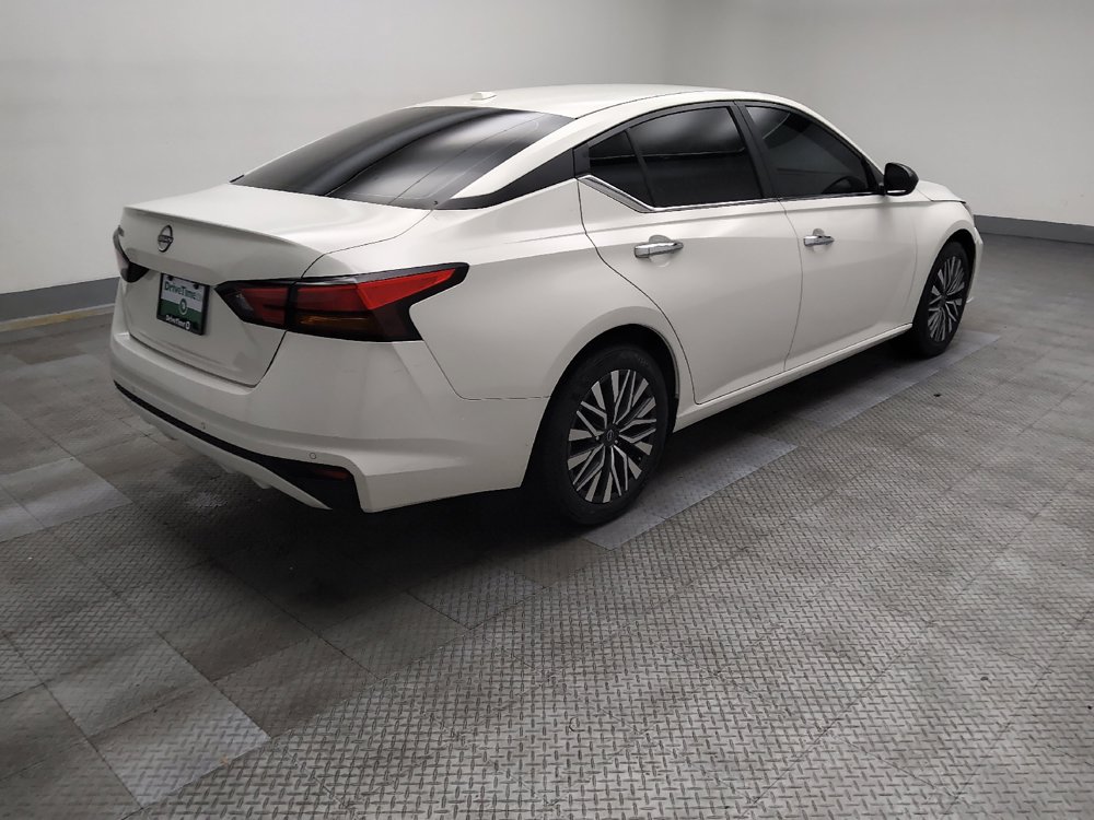 Used 2025 Nissan Altima 2.5 SV FWD image 10