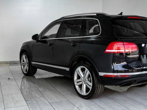Used 2017 Volkswagen Touareg Executive AWD/4WD image 67