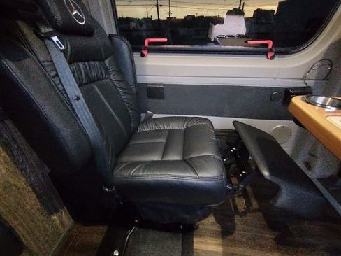 Used 2014 Mercedes-Benz Sprinter 2500 image 59