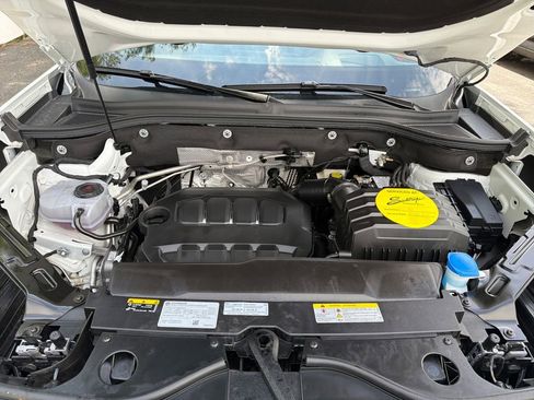 Used 2025 Volkswagen Atlas Cross Sport SEL R-Line AWD/4WD image 44
