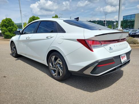 Used 2025 Hyundai Elantra Sport FWD image 21
