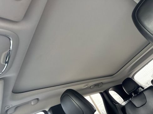 Used 2019 Jeep Cherokee Trailhawk w/ Comfort/Convenience Group image 17