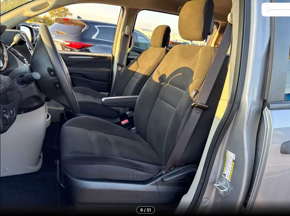 Used 2019 Dodge Grand Caravan SE w/ UConnect Hands-Free Group FWD image 8