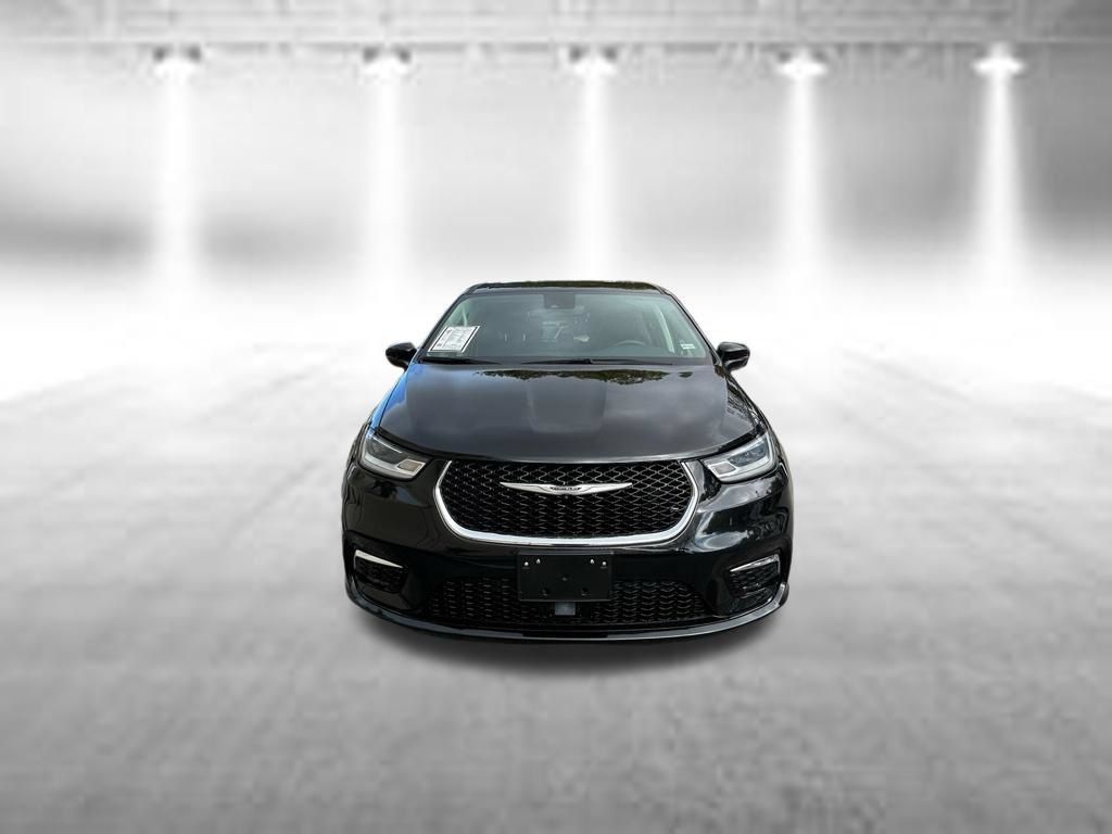 Used 2023 Chrysler Pacifica Touring-L FWD image 3
