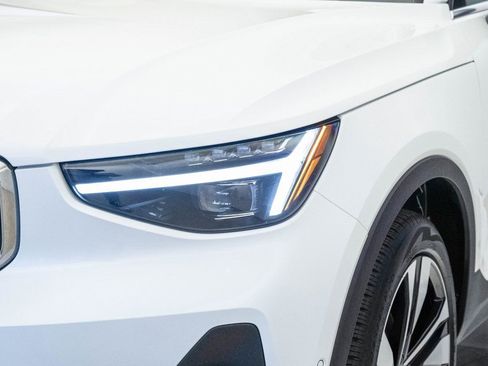 Certified 2025 Volvo XC40 B5 Plus w/ Climate Package image 8