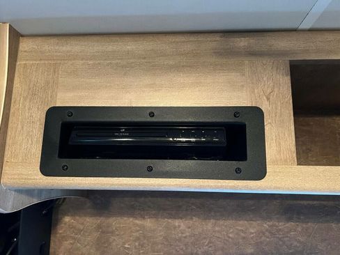 Used 2014 Ford E-350 and Econoline 350 Super Duty image 23