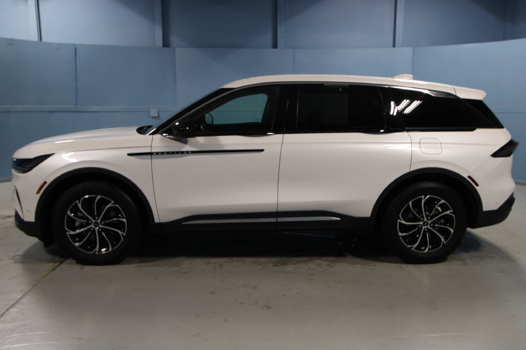 Used 2024 Lincoln Nautilus Premier AWD/4WD image 35