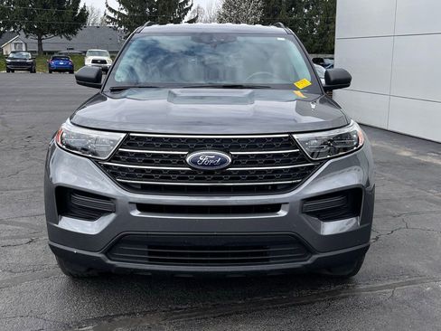 Used 2023 Ford Explorer XLT image 3