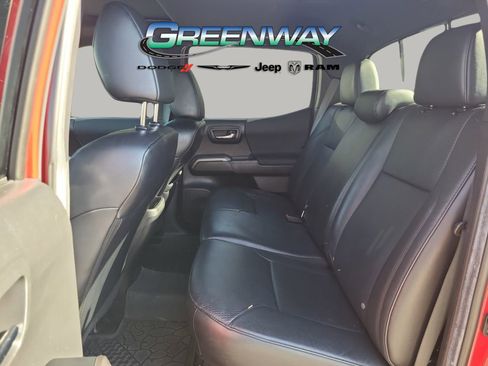 Used 2022 Toyota Tacoma TRD Sport w/ TRD Premium Sport Package image 15
