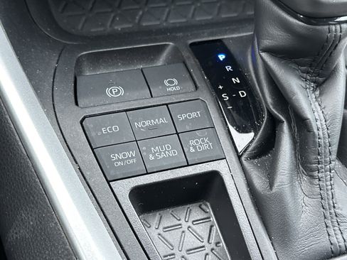 Used 2021 Toyota RAV4 XLE Premium image 35