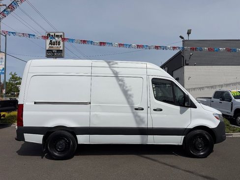 Used 2020 Mercedes-Benz Sprinter 1500 image 10