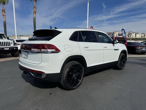 Used 2024 Volkswagen Atlas Cross Sport SE w/ Panoramic Sunroof Package image 10