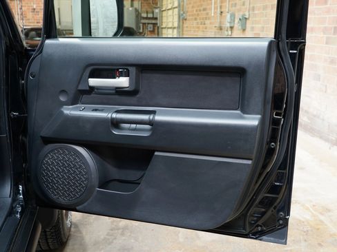 Used 2013 Toyota FJ Cruiser 4WD w/ Convenience Pkg image 45