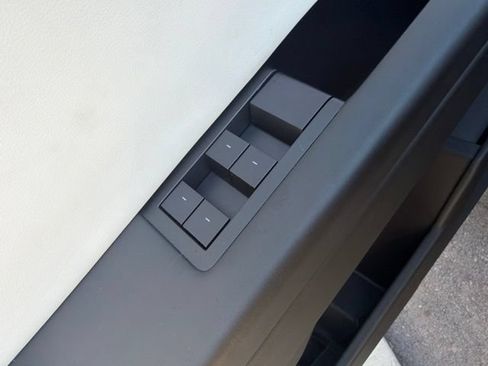 Used 2024 Tesla Cybertruck AWD Crew Cab image 19