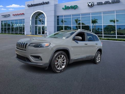 Used 2020 Jeep Cherokee Latitude Plus image 3