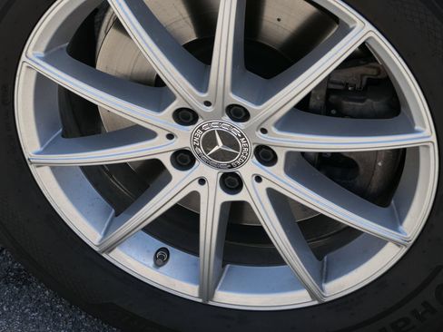 Used 2024 Mercedes-Benz GLE 450e 4MATIC image 9