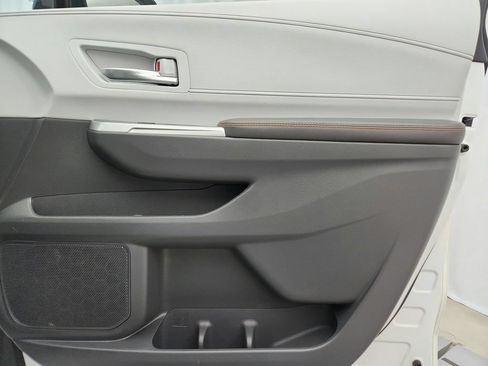 Used 2021 Toyota Sienna XSE FWD image 30