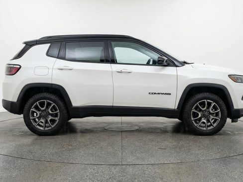 Used 2025 Jeep Compass Trailhawk AWD/4WD image 11