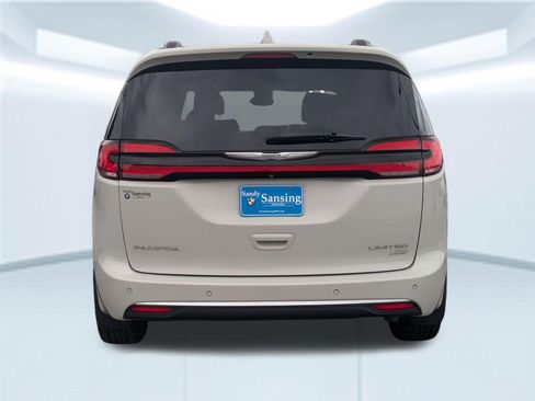 Used 2021 Chrysler Pacifica Limited w/ Premium & Safety Sphere Group AWD/4WD image 4