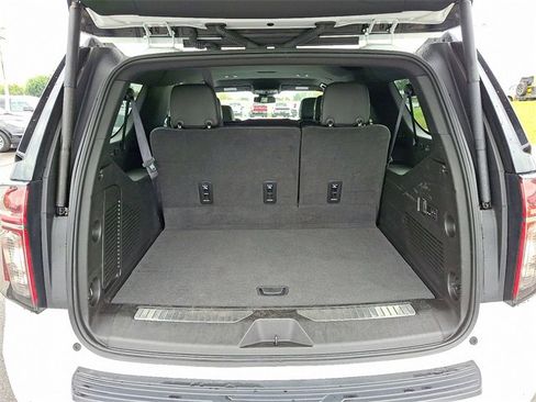 Used 2024 Chevrolet Suburban Premier image 25