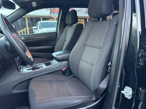 Used 2018 Jeep Grand Cherokee Laredo image 11