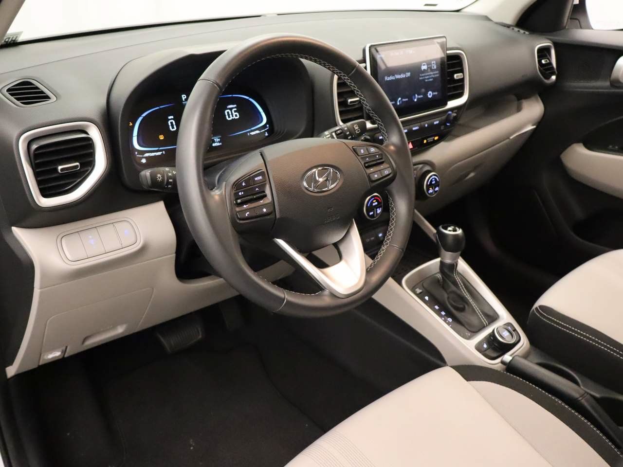 Used 2026 Hyundai Venue SEL FWD image 12