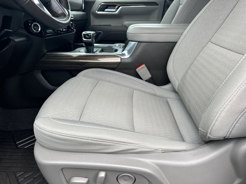 Used 2025 Chevrolet Silverado 1500 LT image 10