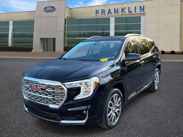 Used 2024 GMC Terrain Denali w/ Denali Premium Package AWD/4WD image 3