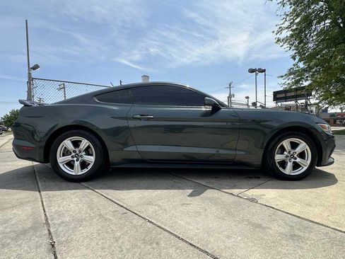 Used 2016 Ford Mustang Coupe RWD image 4