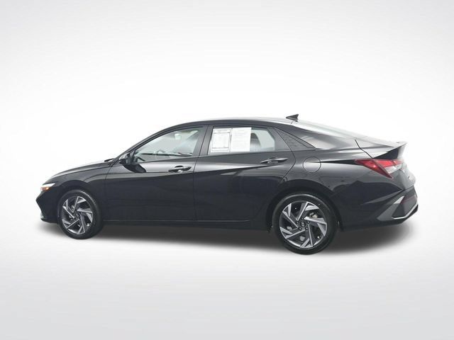 Used 2025 Hyundai Elantra Sport FWD image 10