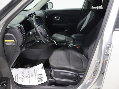 Used 2018 Kia Soul + FWD image 11