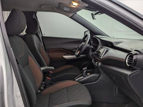 Used 2020 Nissan Kicks SR image 23