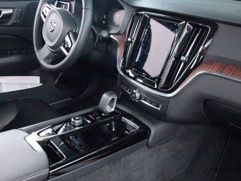 Used 2023 Volvo S60 T8 Plus image 22