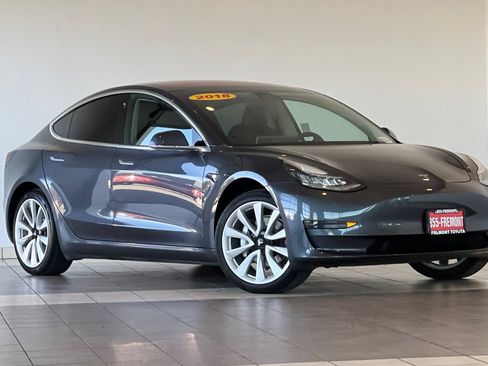 Used 2018 Tesla Model 3 Long Range RWD image 2