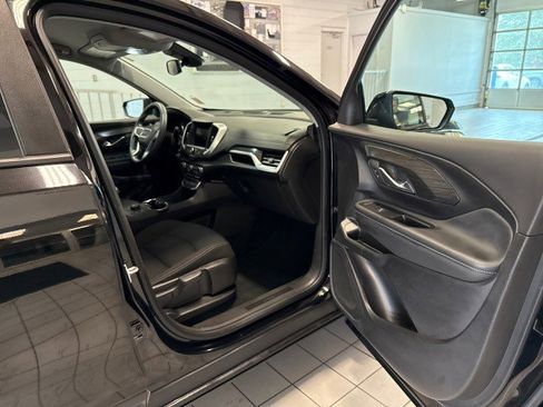 Used 2024 GMC Terrain SLE w/ Driver Convenience Package image 28