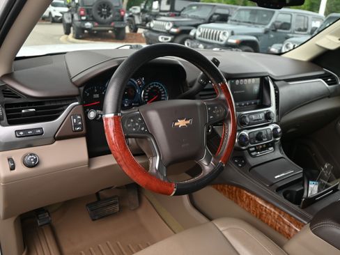 Used 2016 Chevrolet Suburban LTZ RWD image 11