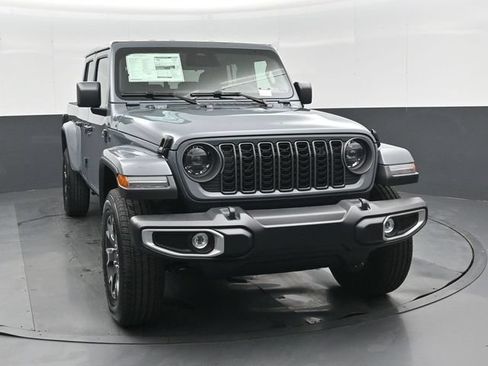 New 2026 Jeep Gladiator Sport AWD/4WD image 27