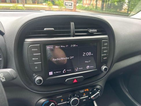 Used 2022 Kia Soul LX FWD image 26