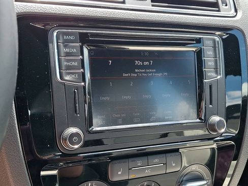 Used 2017 Volkswagen Jetta Sport FWD image 17