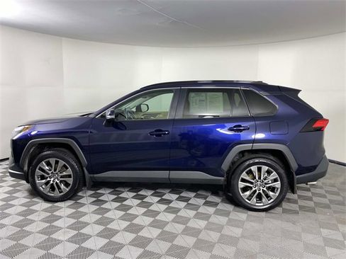 Used 2023 Toyota RAV4 XLE Premium image 5