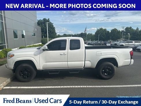 Certified 2022 Toyota Tacoma SR w/ SR Convenience Package AWD/4WD image 6