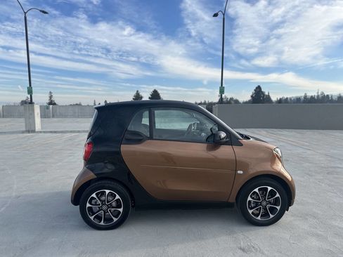 Used 2016 smart fortwo passion image 4