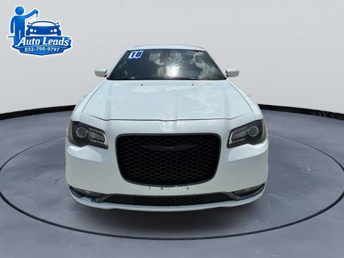 Used 2018 Chrysler 300 S image 4