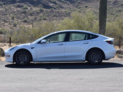 Used 2021 Tesla Model 3 Standard Range Plus image 6