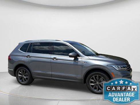 Certified 2022 Volkswagen Tiguan SE FWD image 4