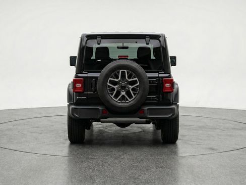 Used 2025 Jeep Wrangler Sahara image 7