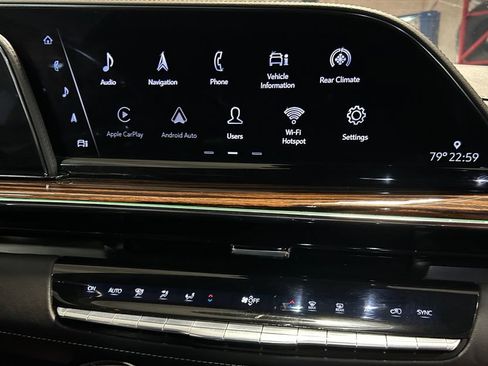 Used 2022 Cadillac Escalade ESV Luxury AWD/4WD image 19